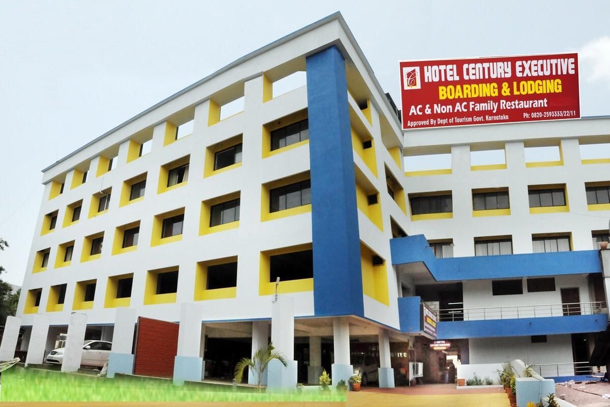 Century Executive Hotel Udupi Bagian luar foto