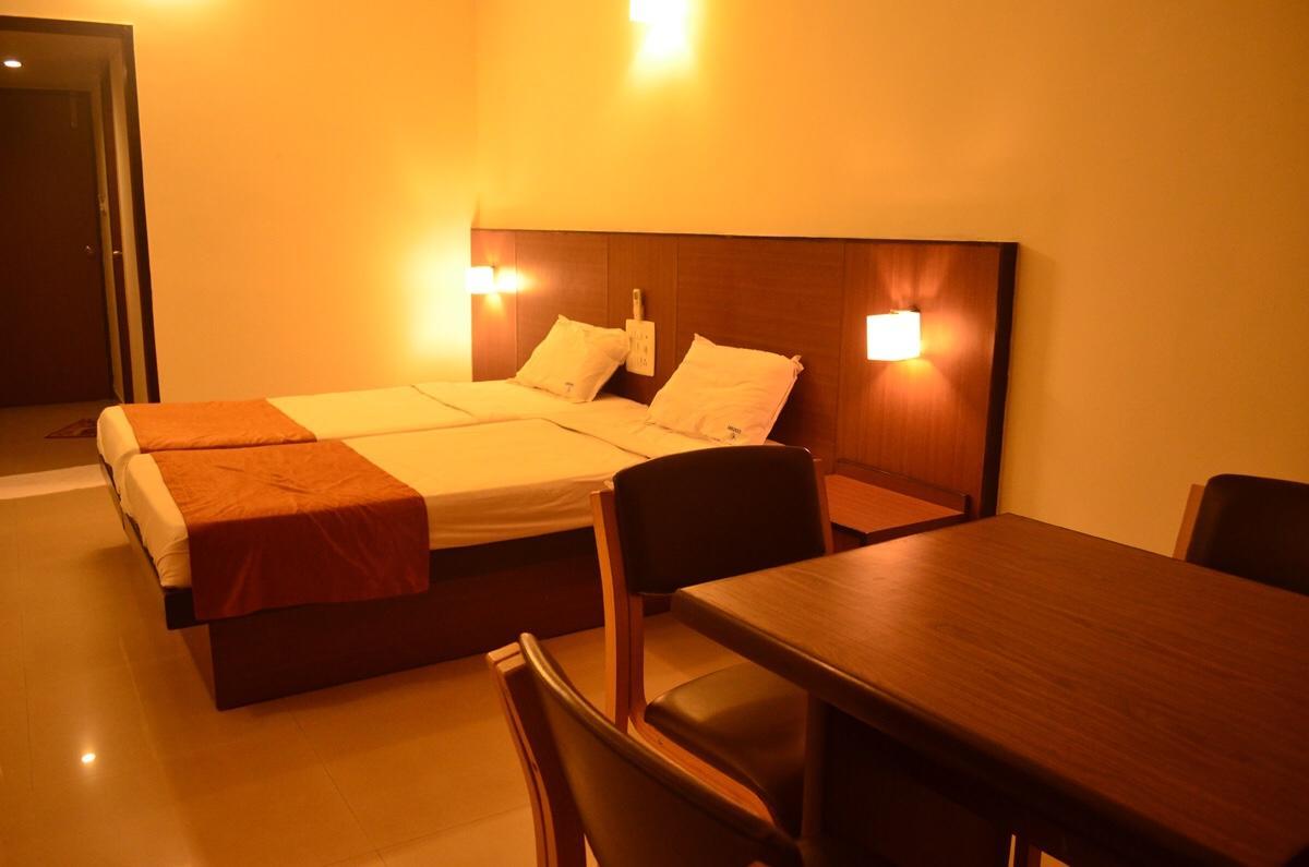 Century Executive Hotel Udupi Bagian luar foto