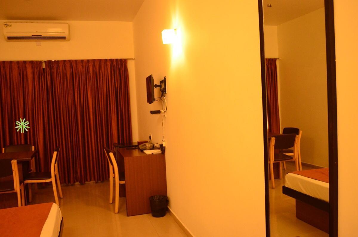 Century Executive Hotel Udupi Bagian luar foto