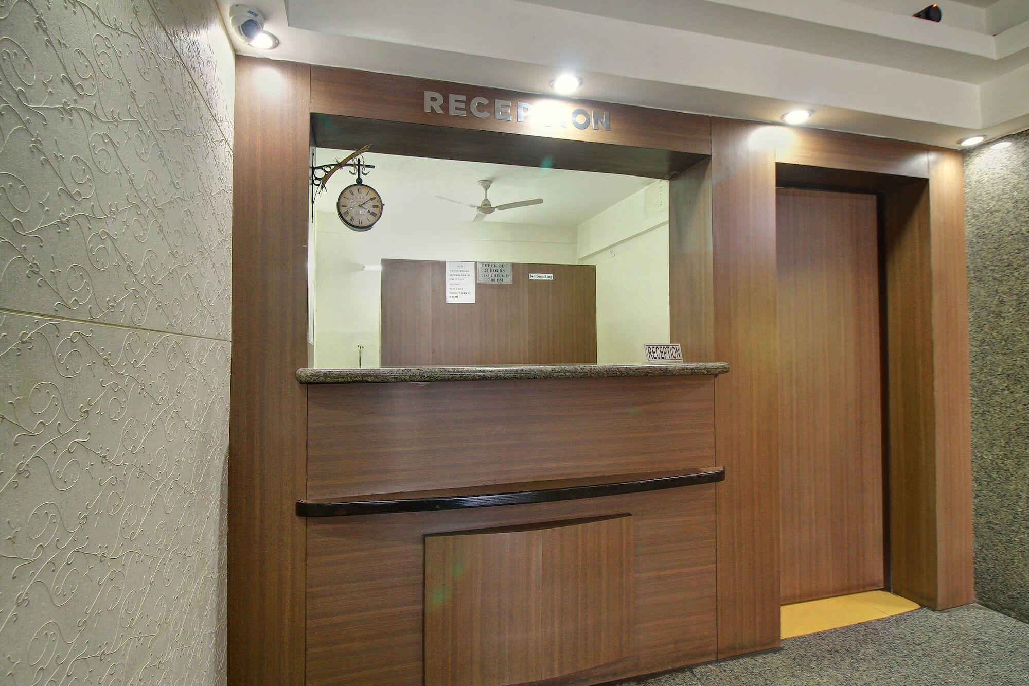 Century Executive Hotel Udupi Bagian luar foto