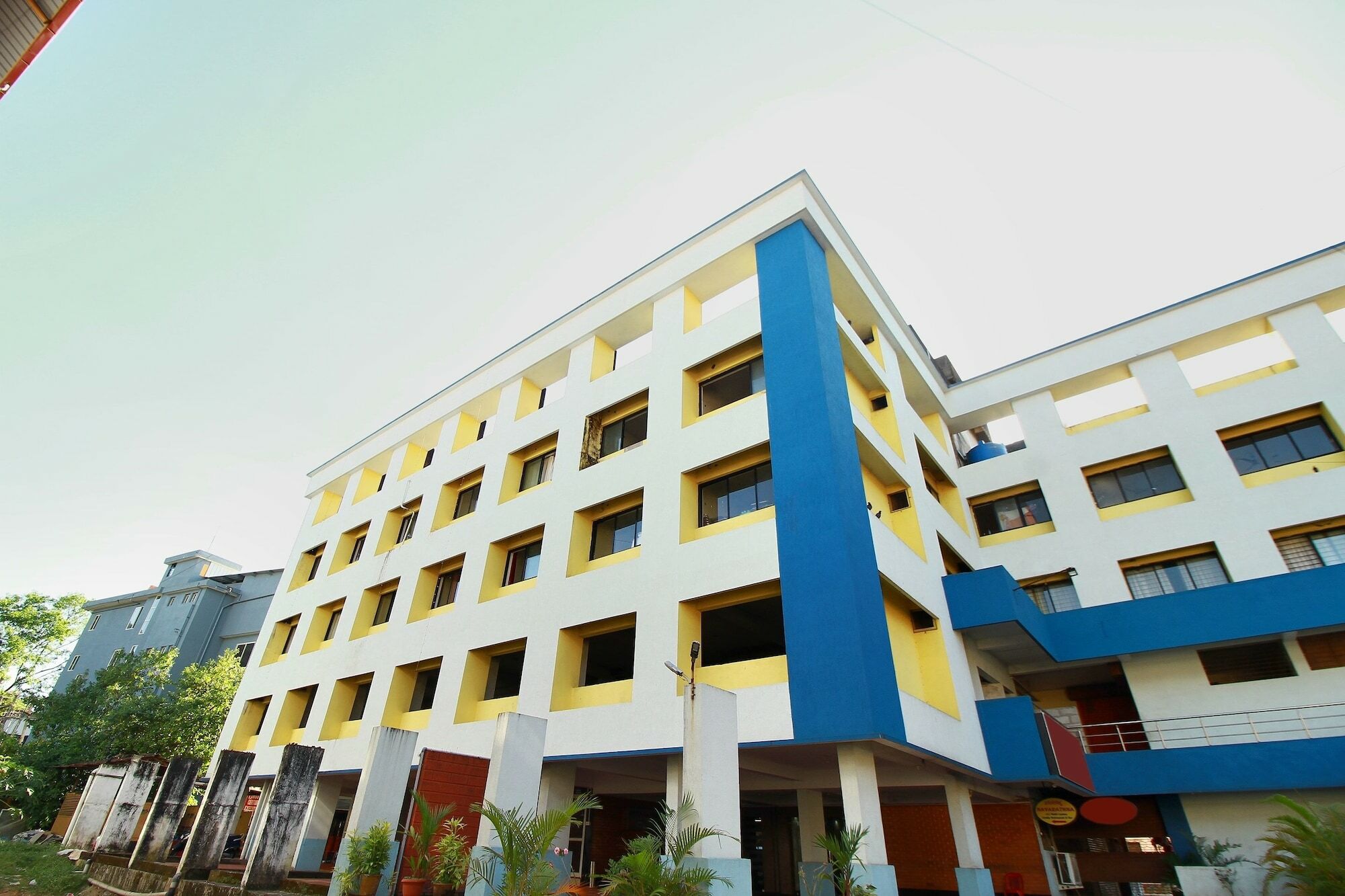 Century Executive Hotel Udupi Bagian luar foto
